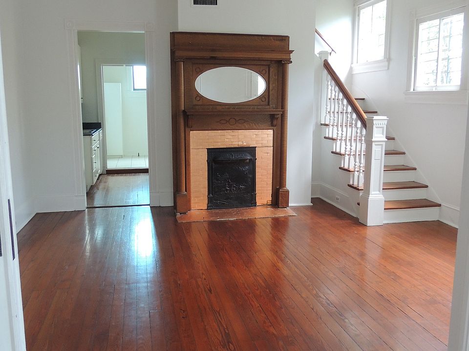 Living room,view from parlor