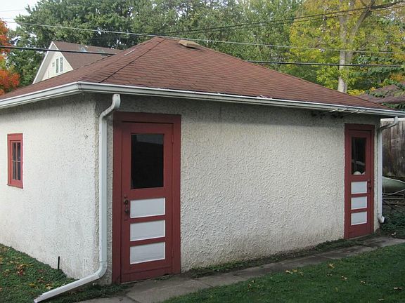 4th image of 2127 Saint Clair Ave