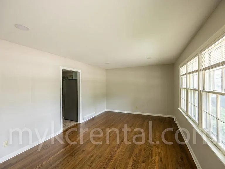 9108 W 95th St — Photo 7