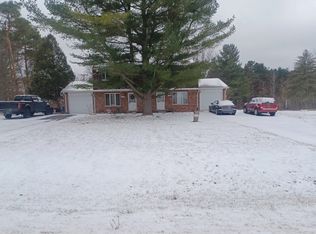 2350 Peppermill Rd, Lapeer, MI 48446