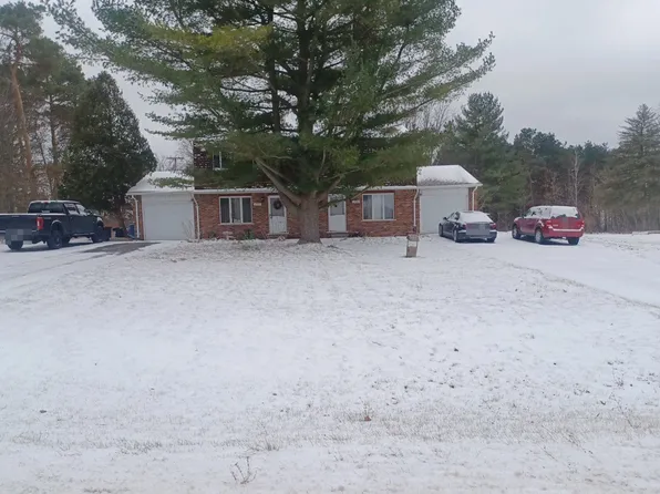 2350 Peppermill Rd, Lapeer, MI 48446