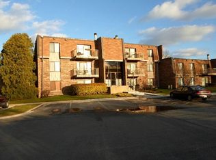 617 Limerick Ln APT 1A, Schaumburg, IL 60193