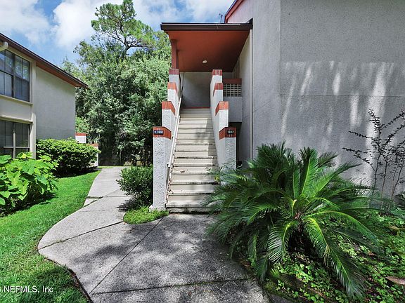 5th image of 1602 Wood Hill Pl #1602