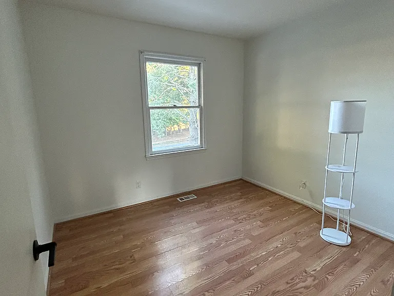 709 Madison Ct — Photo 10