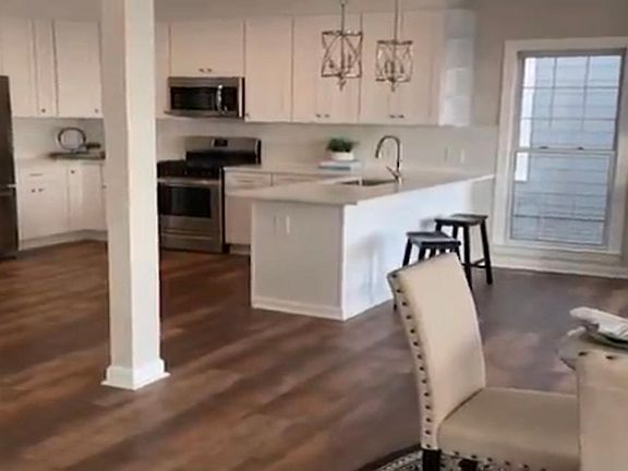 3rd image of 3802 Parkland Dr