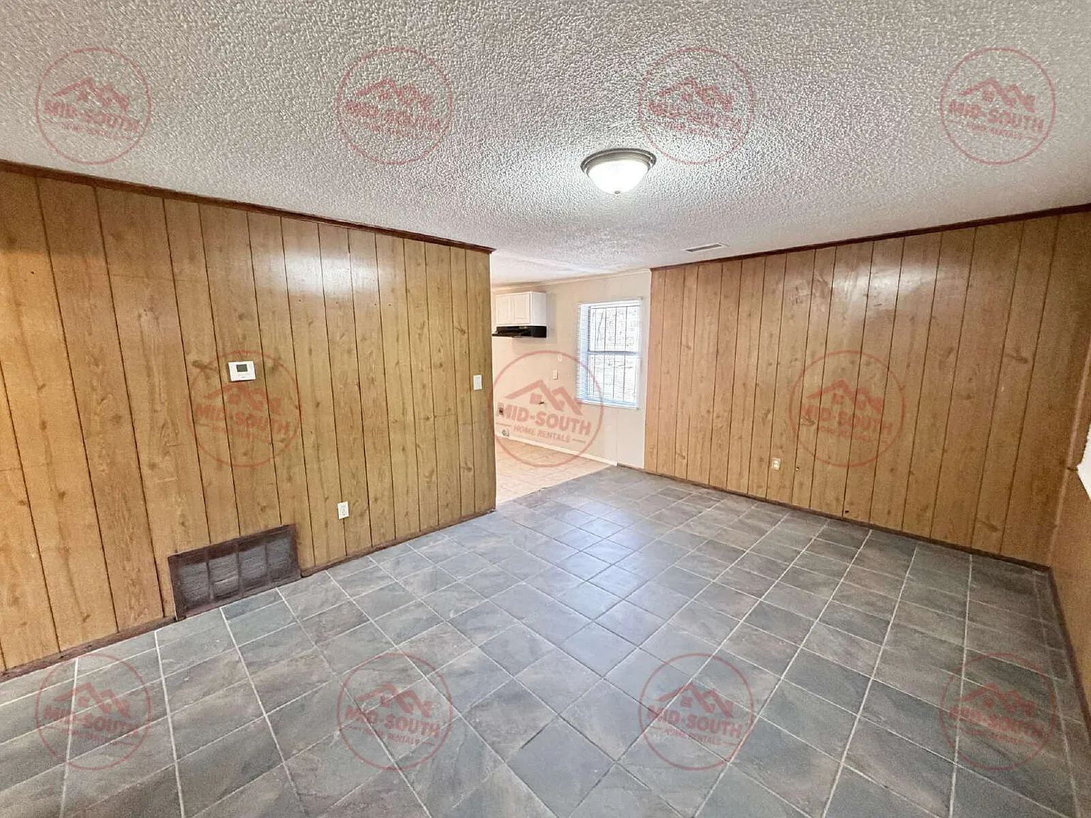 3 bed, 1.0 bath, 900 sqft, $795 — Photo 4