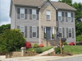 160 Lochmoore Ct, Winston Salem, NC 27127