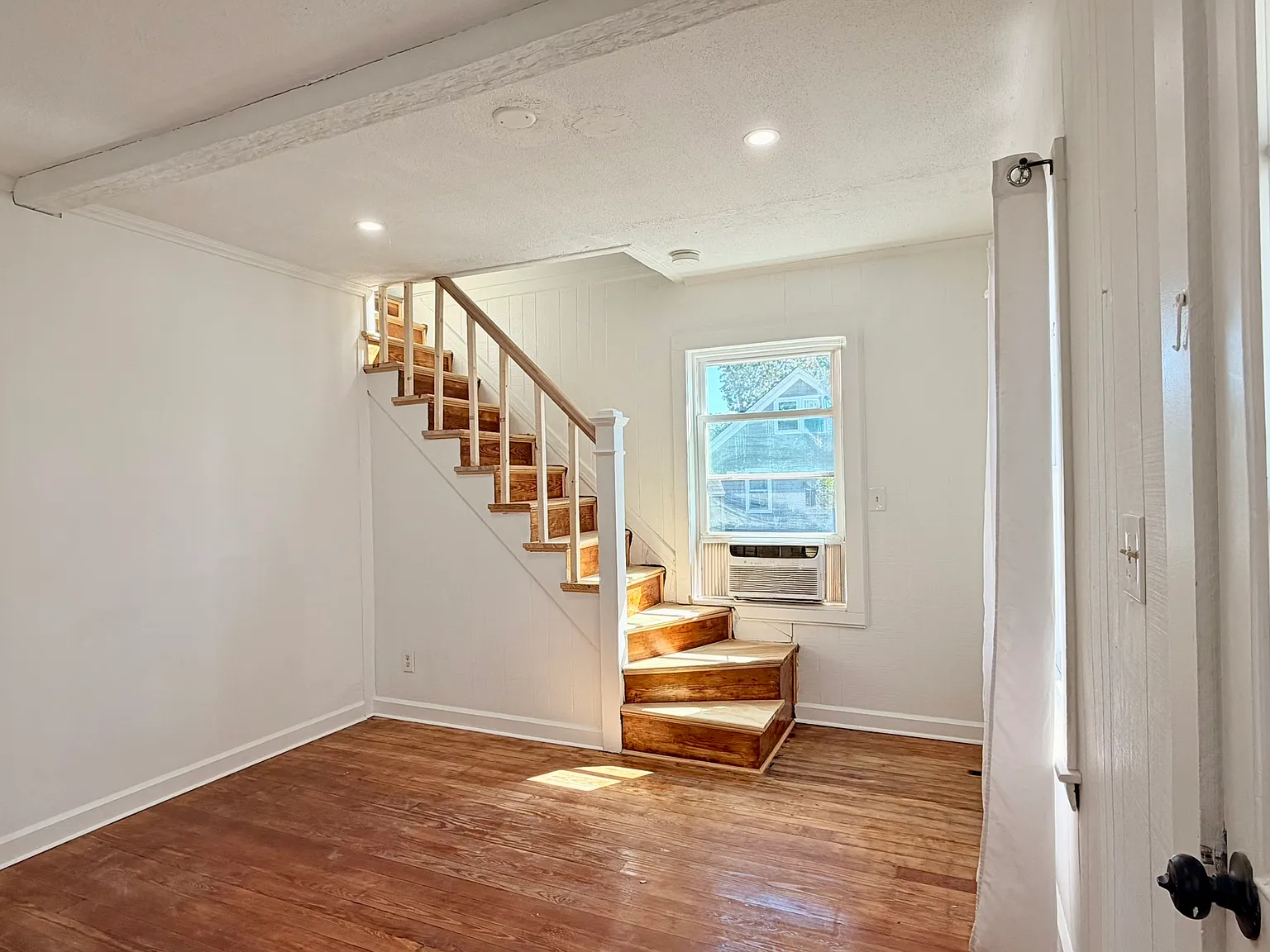 1 bed, $2,000 — Photo 2