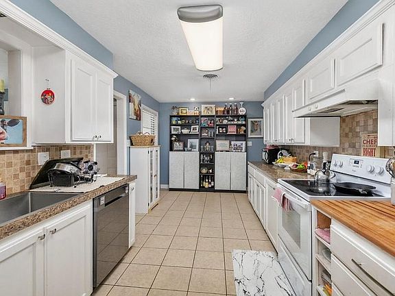 5th image of 308 Quelqueshue St