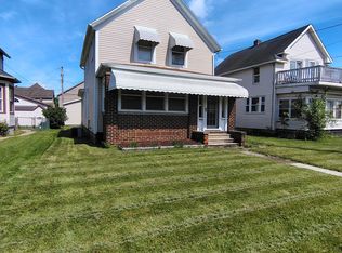 97 8th St NW, Barberton, OH 44203