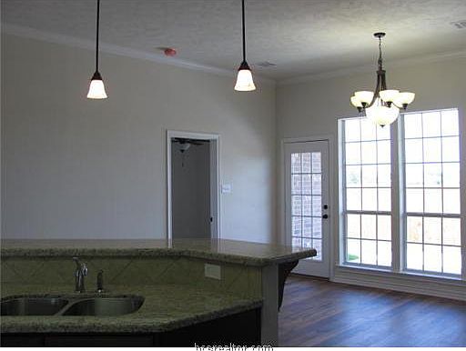 5th image of 1022 Emerald Dove Dr
