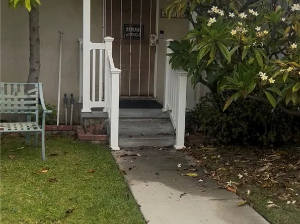 5713 E Wardlow Rd, Long Beach, CA 90808
