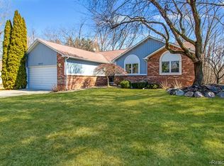 2043 Kemp Rd, Bloomfield Hills, MI 48302