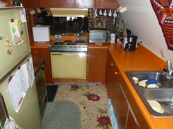 3rd image of 213 F St