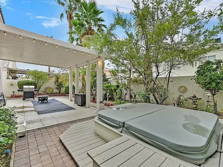 7882 W Gilmore Ave — Photo 3