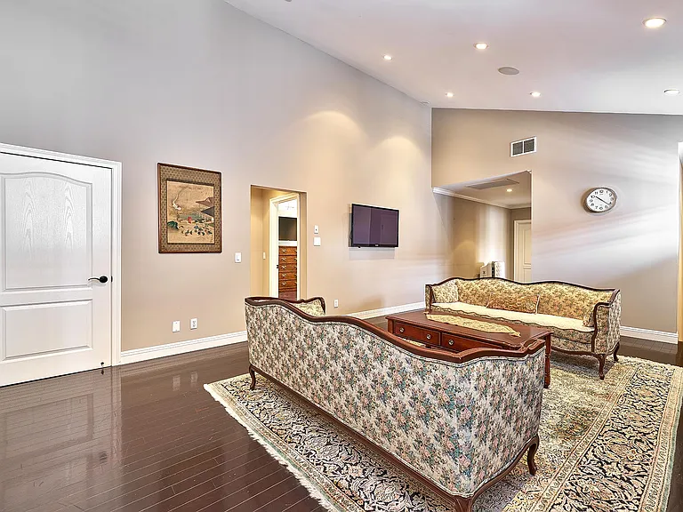 950 S Longwood Ave — Photo 36