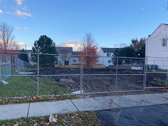 2nd image of 1718 Newport Ln