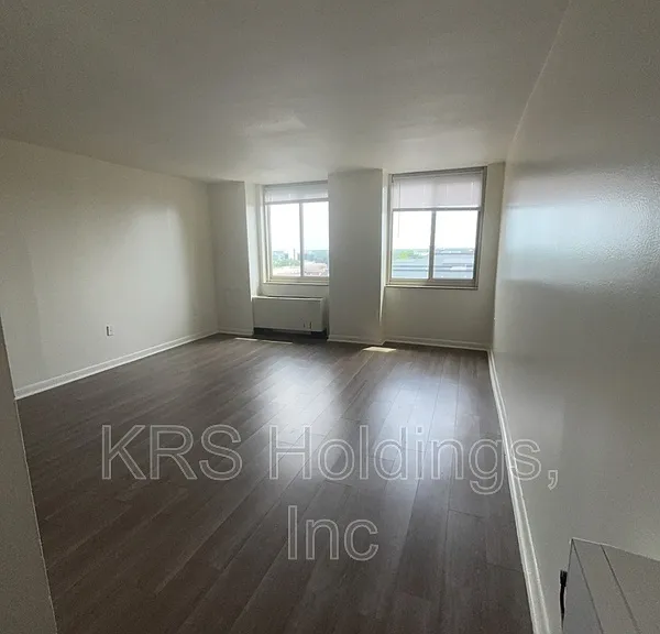 Tower on Franklin - 311 W Franklin St — Photo 10