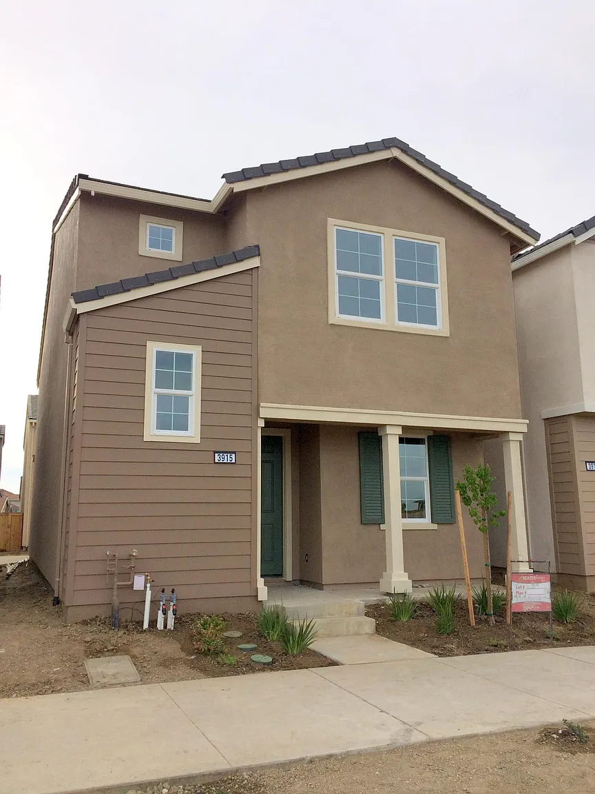 3915 Samuelson Way photo 1
