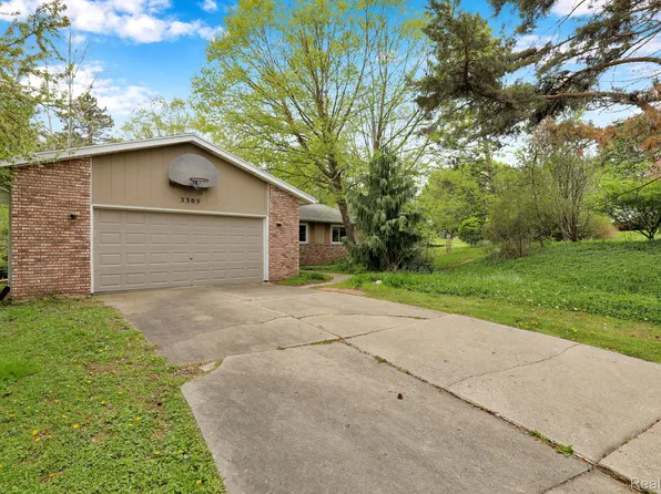 3305 Ridgefield Rd, Lansing, MI 48906