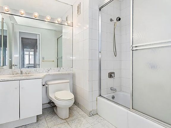 5th image of 30 W 61st St APT 12D