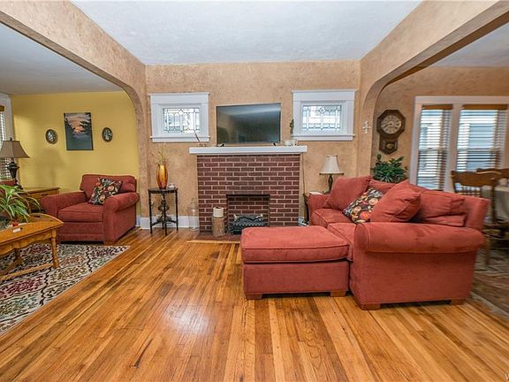 3rd image of 98 Sheffield Ave