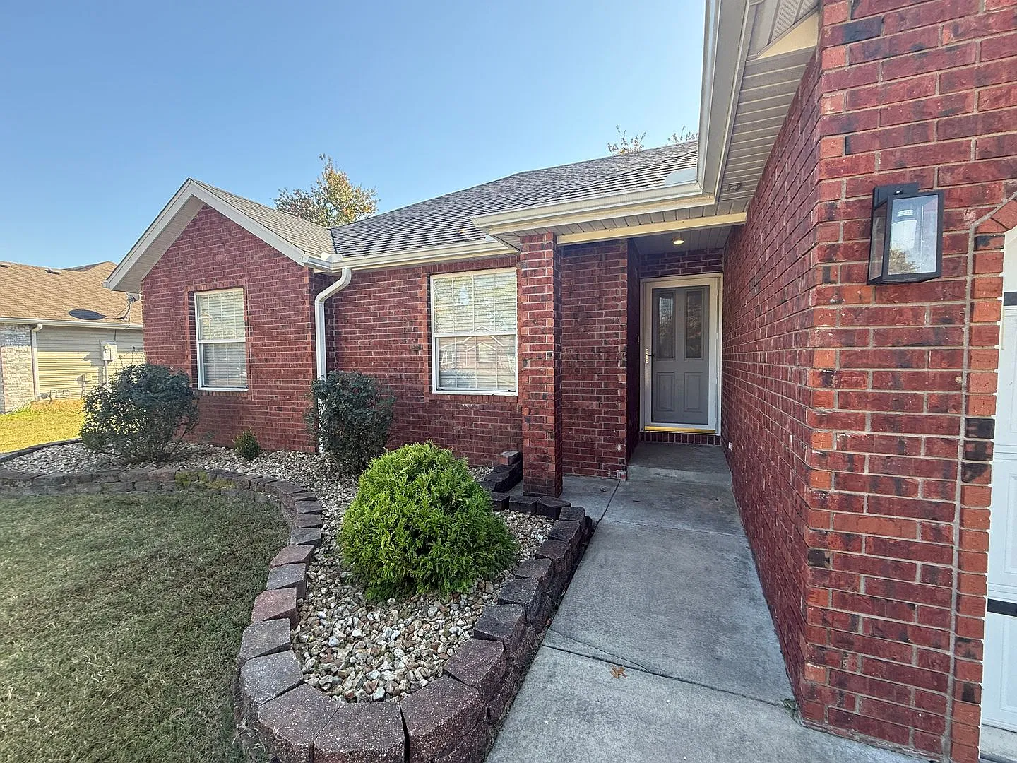 Beautiful updated home in Nixa Available Now — Photo 2
