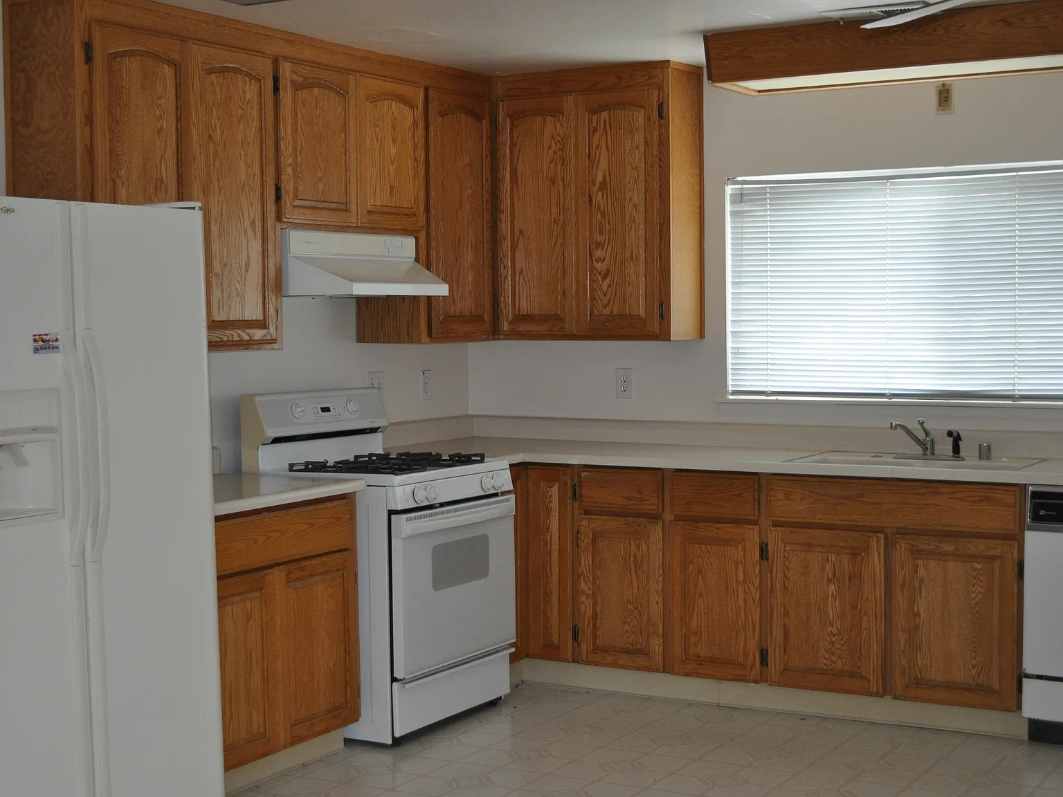 3 bed, 1240 sqft, $3,950 — Photo 2