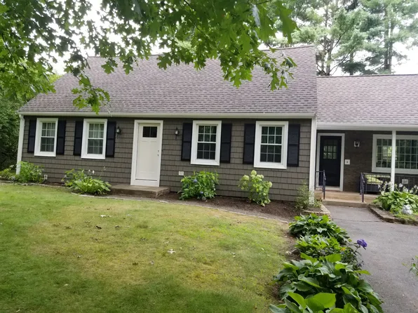 16 Berta Ln, Avon, CT 06001