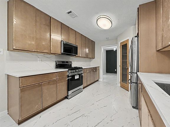 2nd image of 15810 Pilgrim Hall Dr