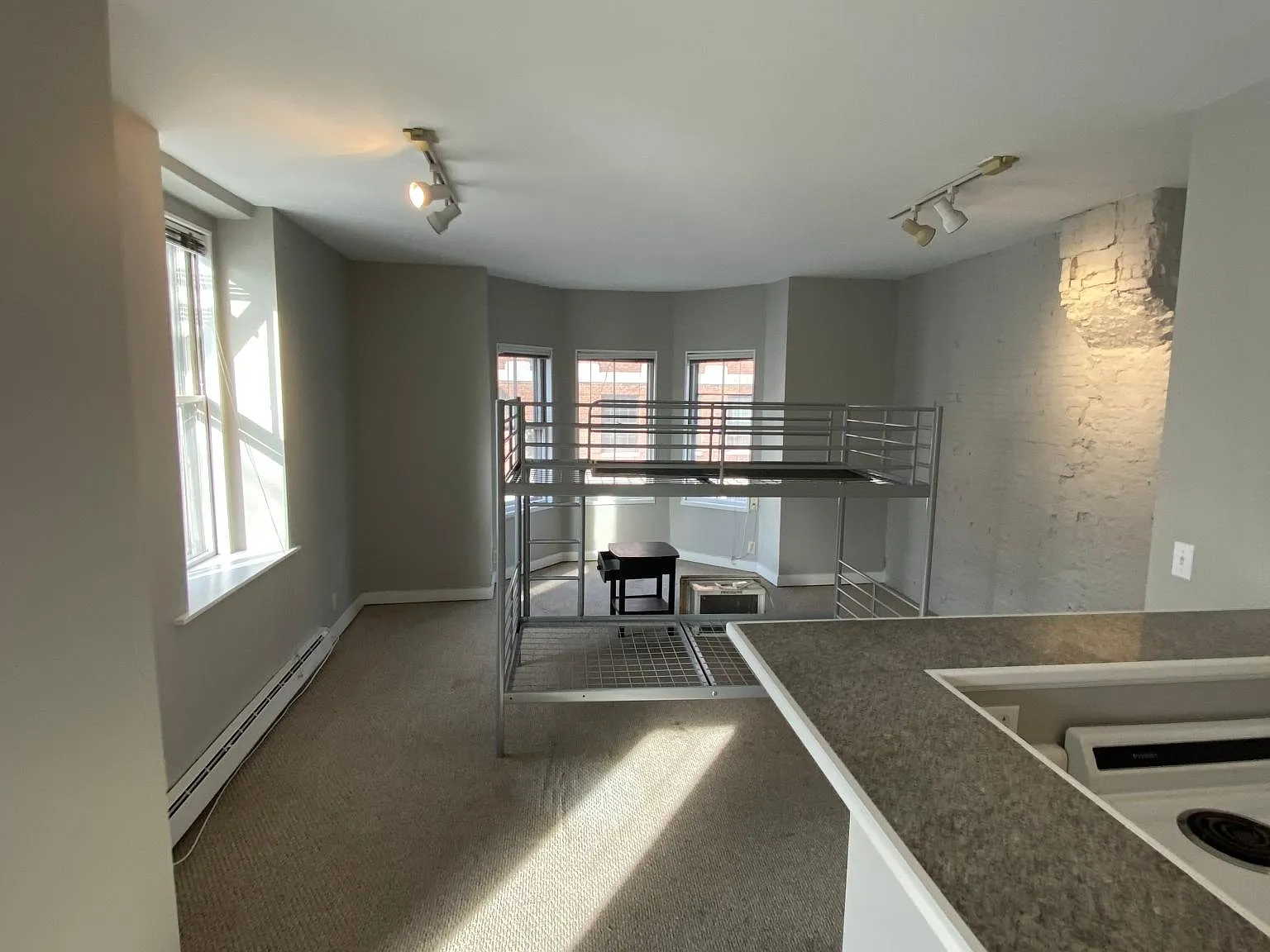 1 bed, 650 sqft, $2,400 — Photo 2
