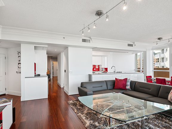 4th image of 111 SE 8th Ave APT 1102