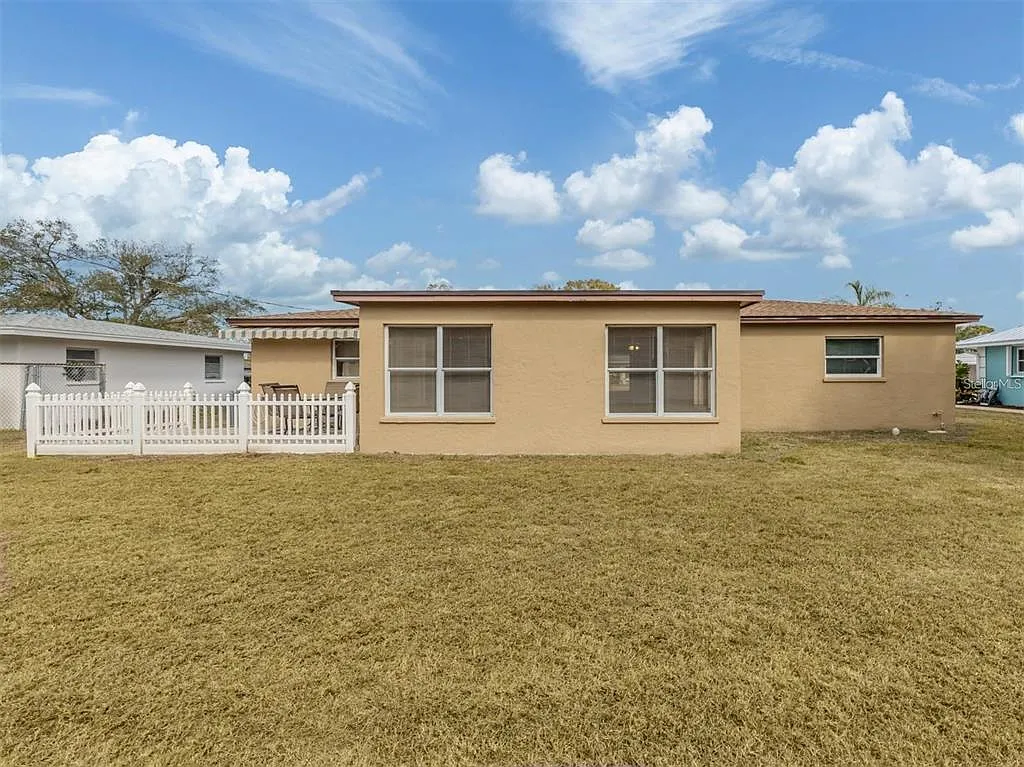 2 bed, 2.0 bath, 1295 sqft, $2,400 — Photo 3