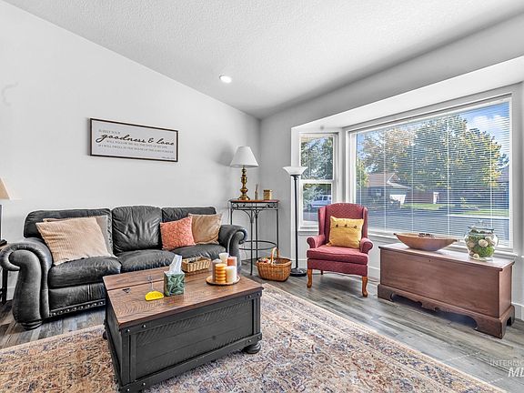 5th image of 253 Coronado Ave