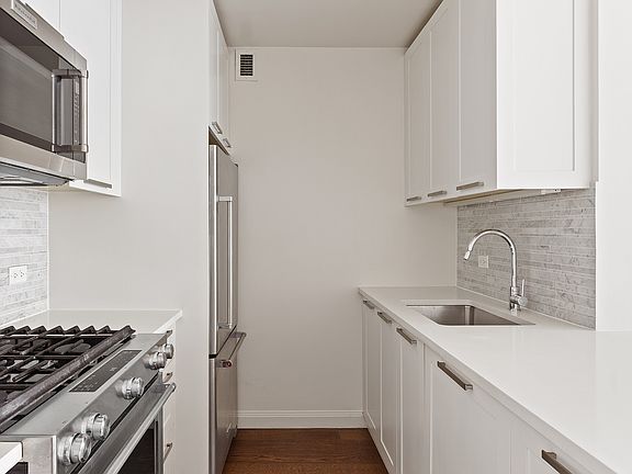 5th image of 200 E 94th St APT 506