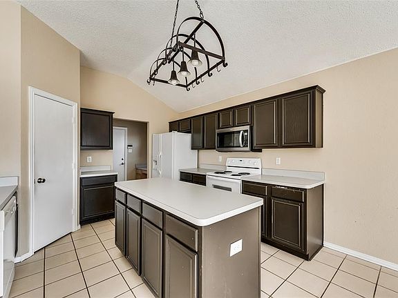 5th image of 608 Mustang Ct