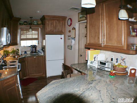 4th image of 376 Boulder St