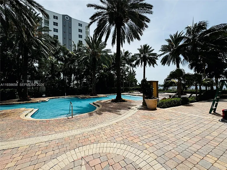 17150 N Bay Rd #2412 — Photo 22