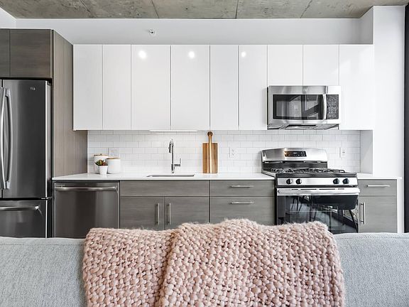 2nd image of 1031 W Wilson Ave #615