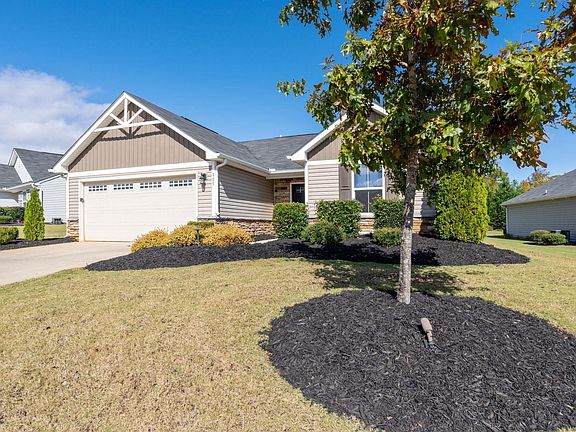 3rd image of 105 Fairmeadow Way