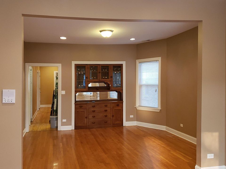 1st image of 4735 N Sawyer Ave #2
