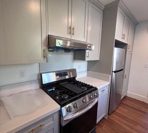 4th image of 1020 S Marengo Ave