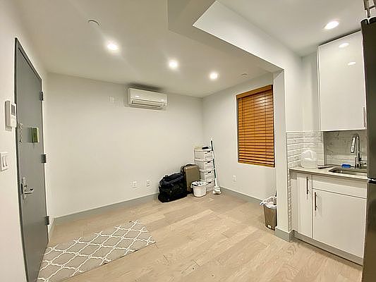 3rd image of 278 Hawthorne St #2