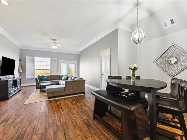1834 Woodvine Drive, Houston, TX 77055