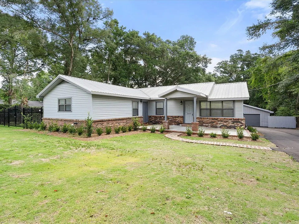 2609 Longleaf Dr