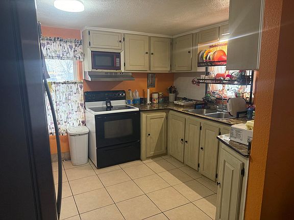 3rd image of 810 13th St