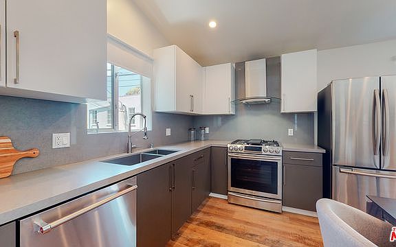 2nd image of 547 W Knoll Dr