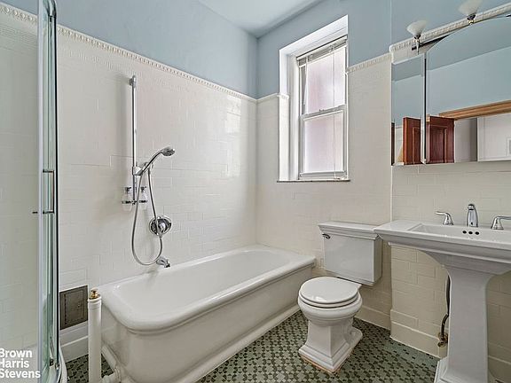 5th image of 417 Riverside Dr APT 4D