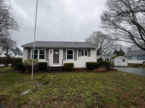 4 Yale St, Attleboro, MA 02703