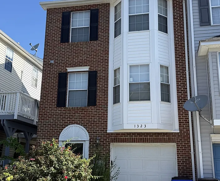 1323 Hampshire Dr #1 — Photo 1